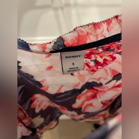 old navy tank top - Picture 2 of 3